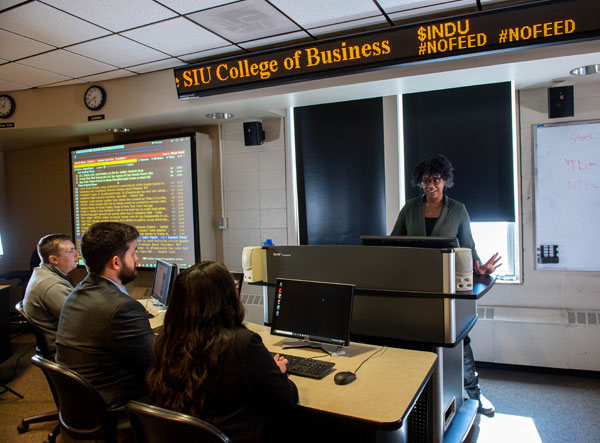 Speaker talks to SIU Finance class