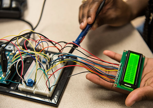 SIU Electrical Engineering Technology class working on project