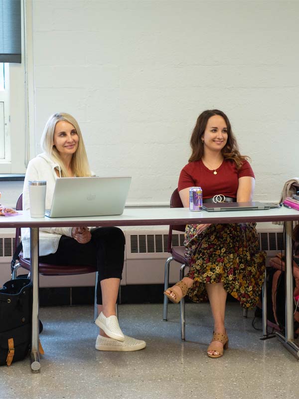 Two SIU students in classroom