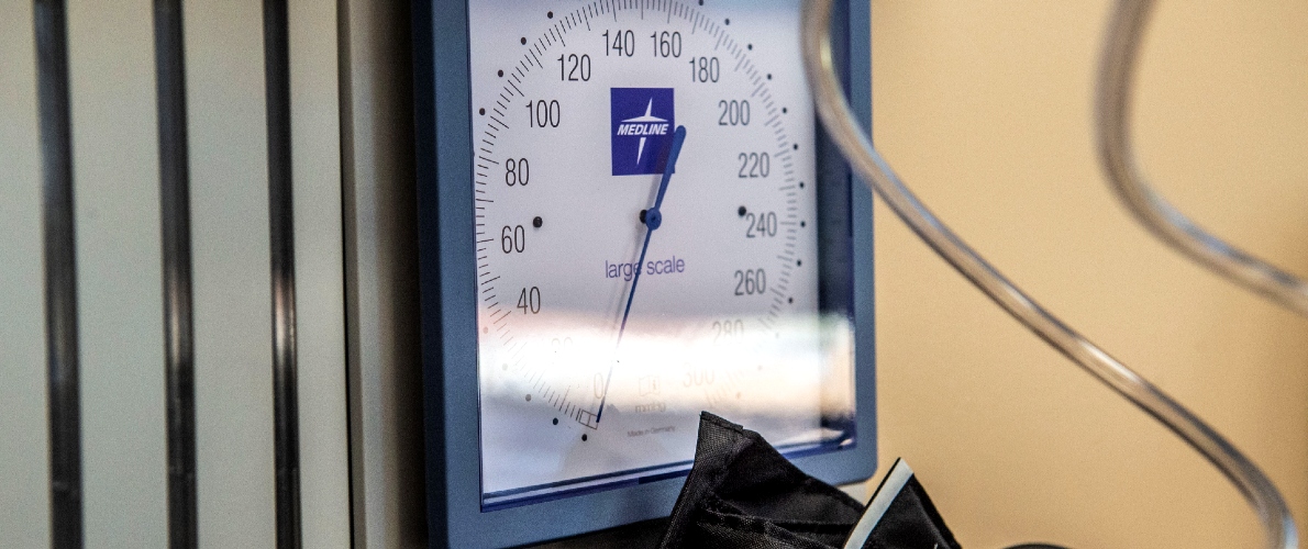 wall-mounted sphygmomanometer