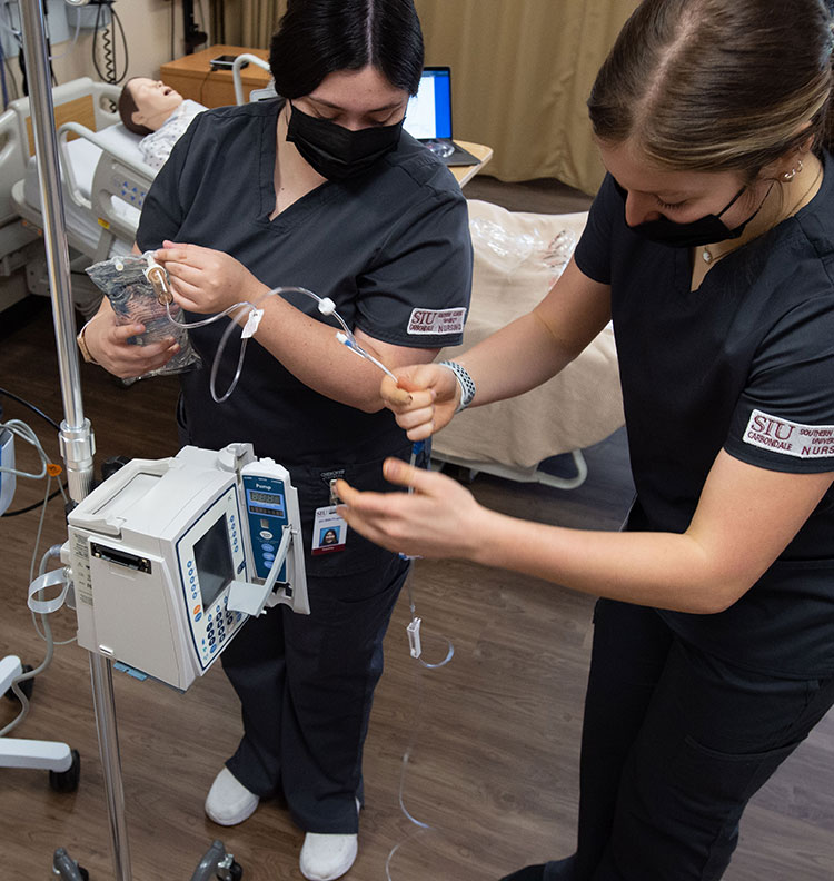 SIU nursing students working together in clinic