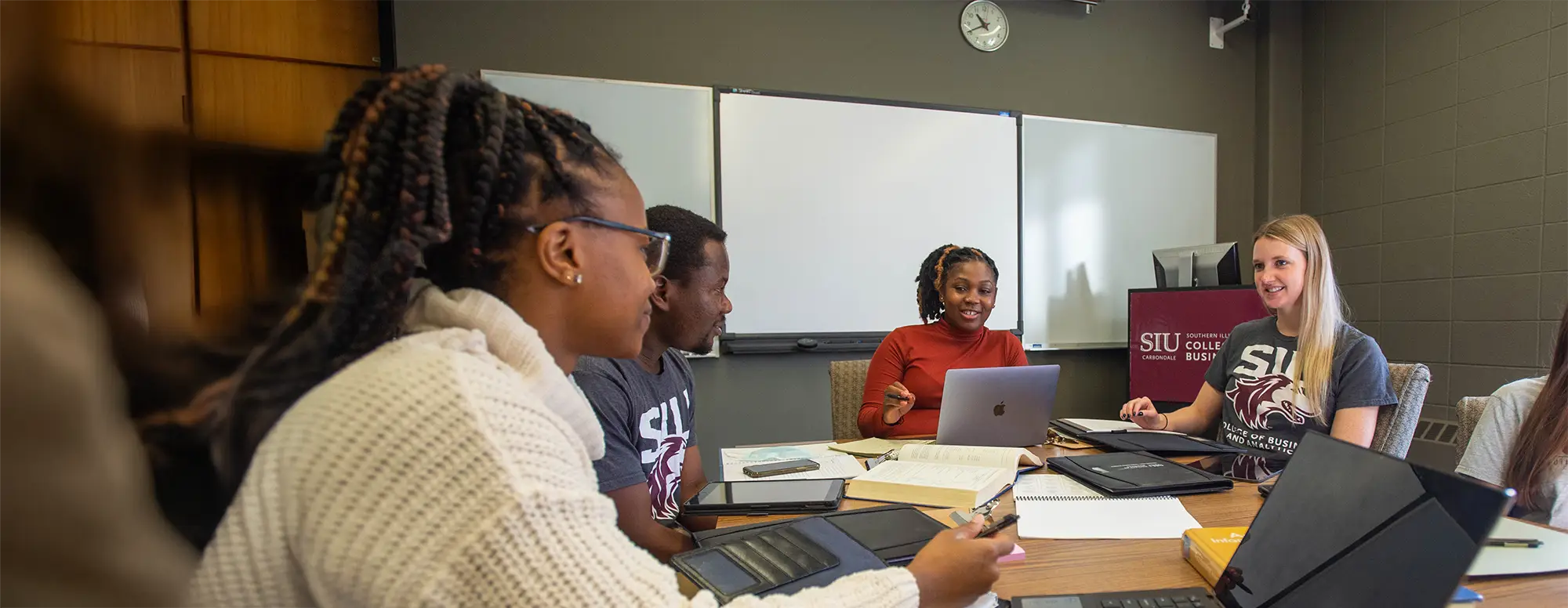 SIU students having group discussing